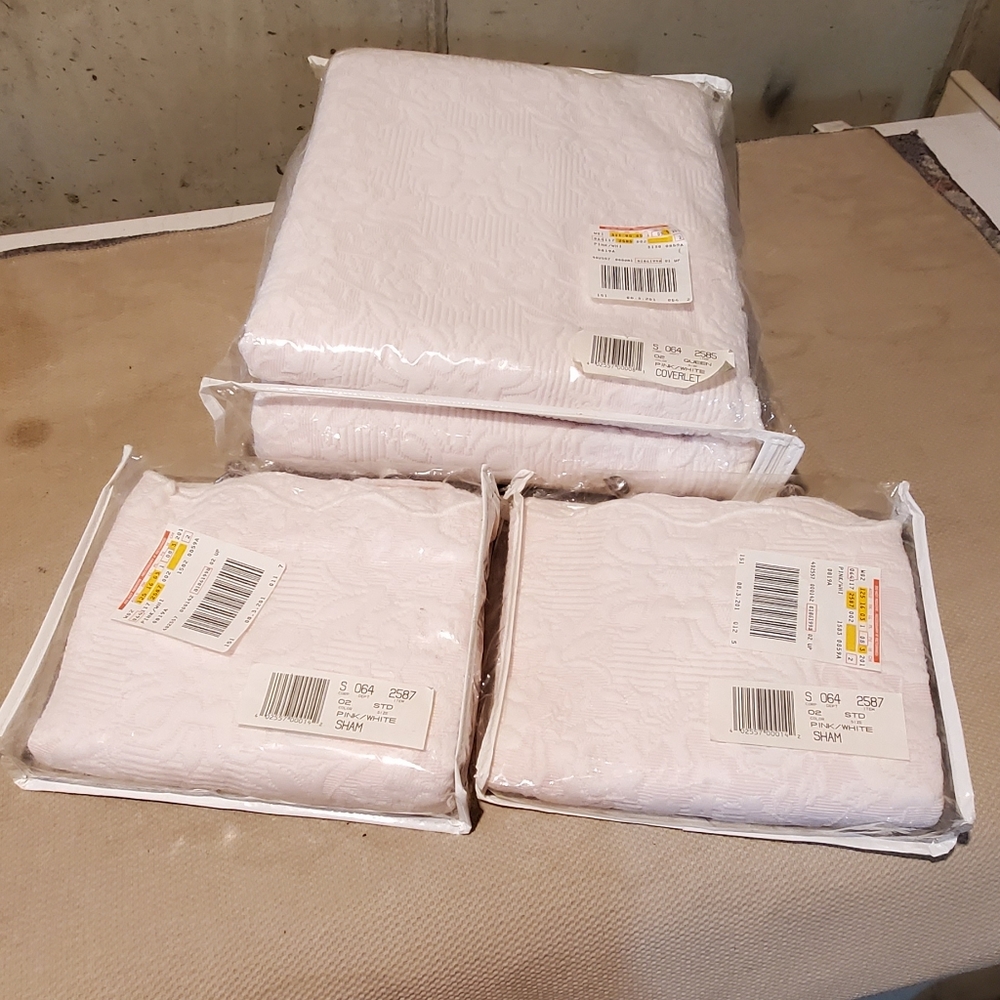 Queen Coverlet & Shams